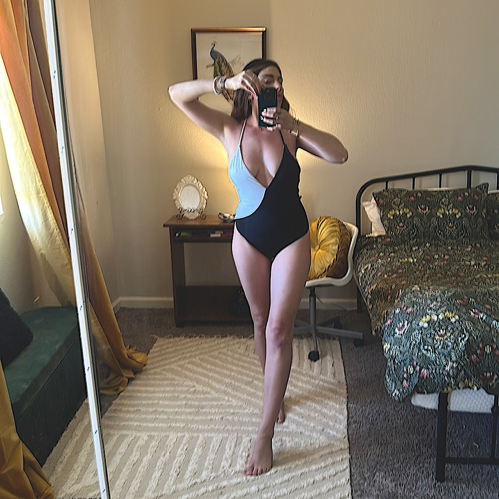 VS Black & White Swim Suite - Size: Small